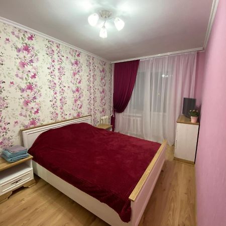 Затишна 2-Х Кімнатна Квартира - Дім Kamjanez-Podilskyj Exterior foto