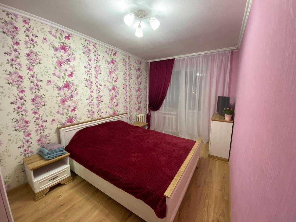 Затишна 2-Х Кімнатна Квартира - Дім Kamjanez-Podilskyj Exterior foto